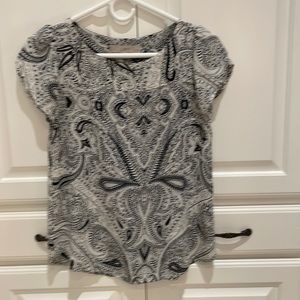 Ann Taylor LOFT XXSP cap sleeve black/white blouse. Excellent condition.